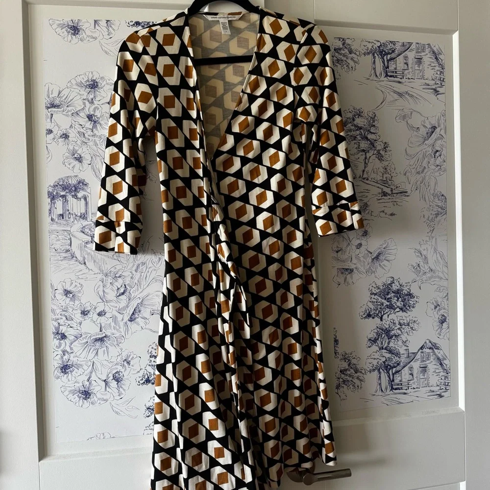 Diane Von Furstenberg Silk Geometric Patterned Wrap Dress - Picture 5 of 6